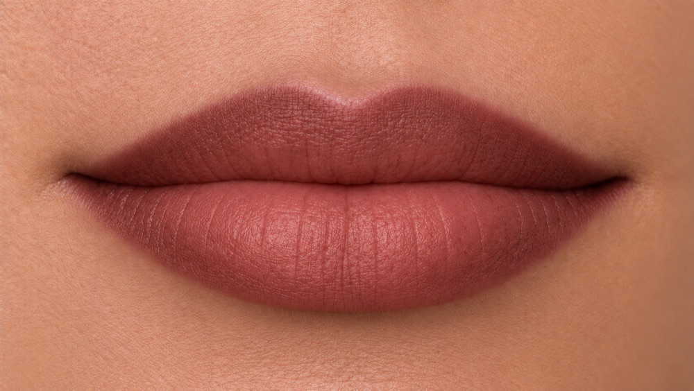 Dark lip neutralization